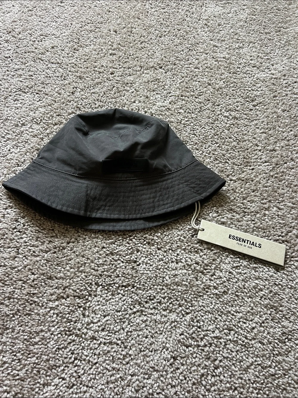 NWT Essentials bucket hat